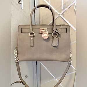 Like New Michael Kors Hamilton purse Gray leather Saffiano Large bag